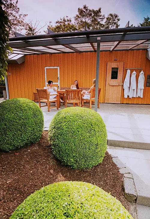 Beisammen sitzen im Saunaparadies Wettenberg